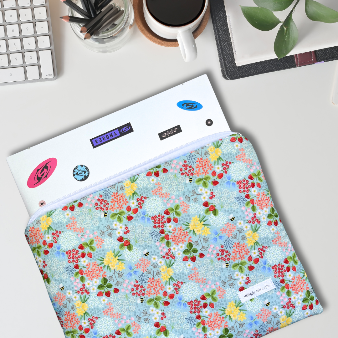 Strawberry Bumblebee - Laptop Sleeve