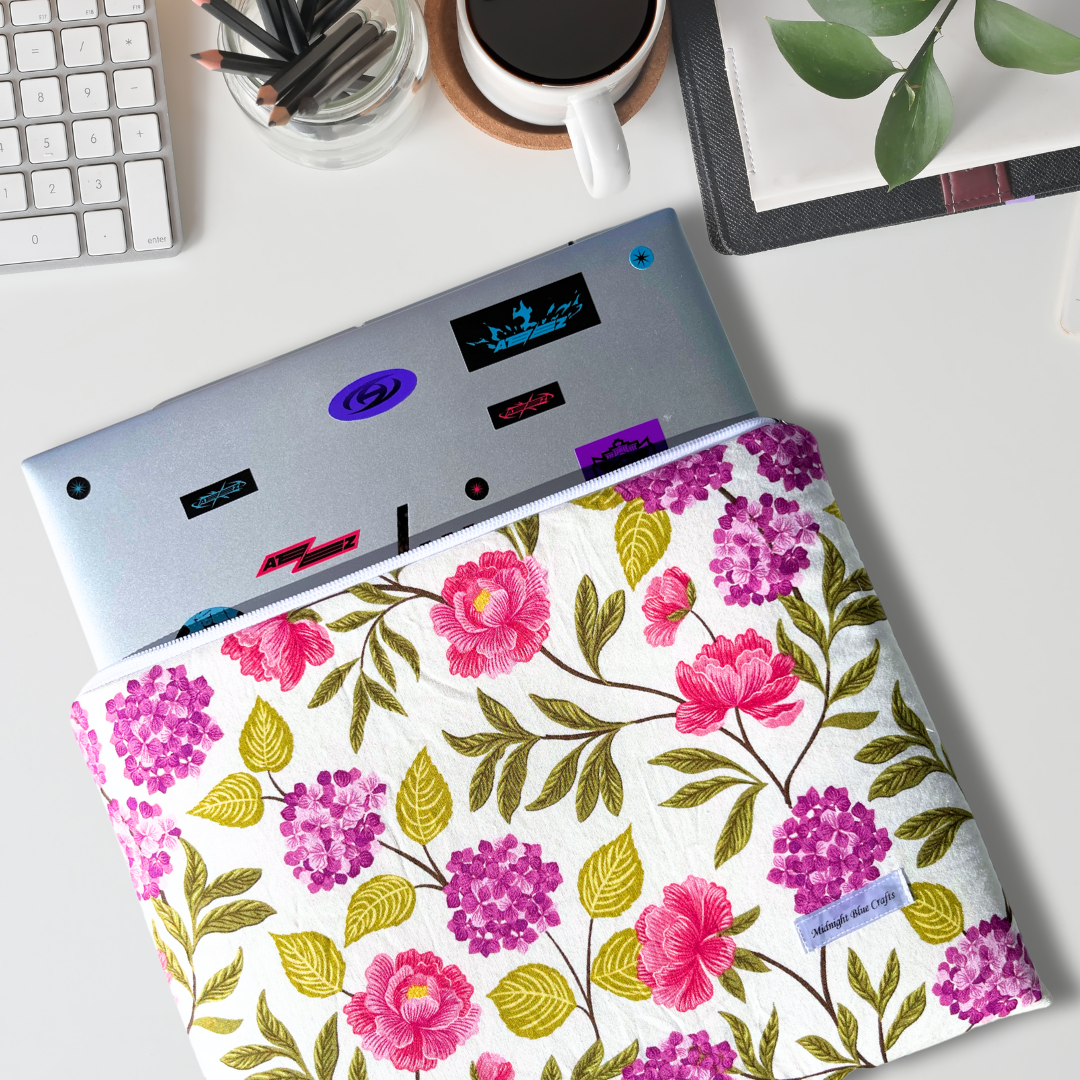 Love Blooms - Laptop Sleeve