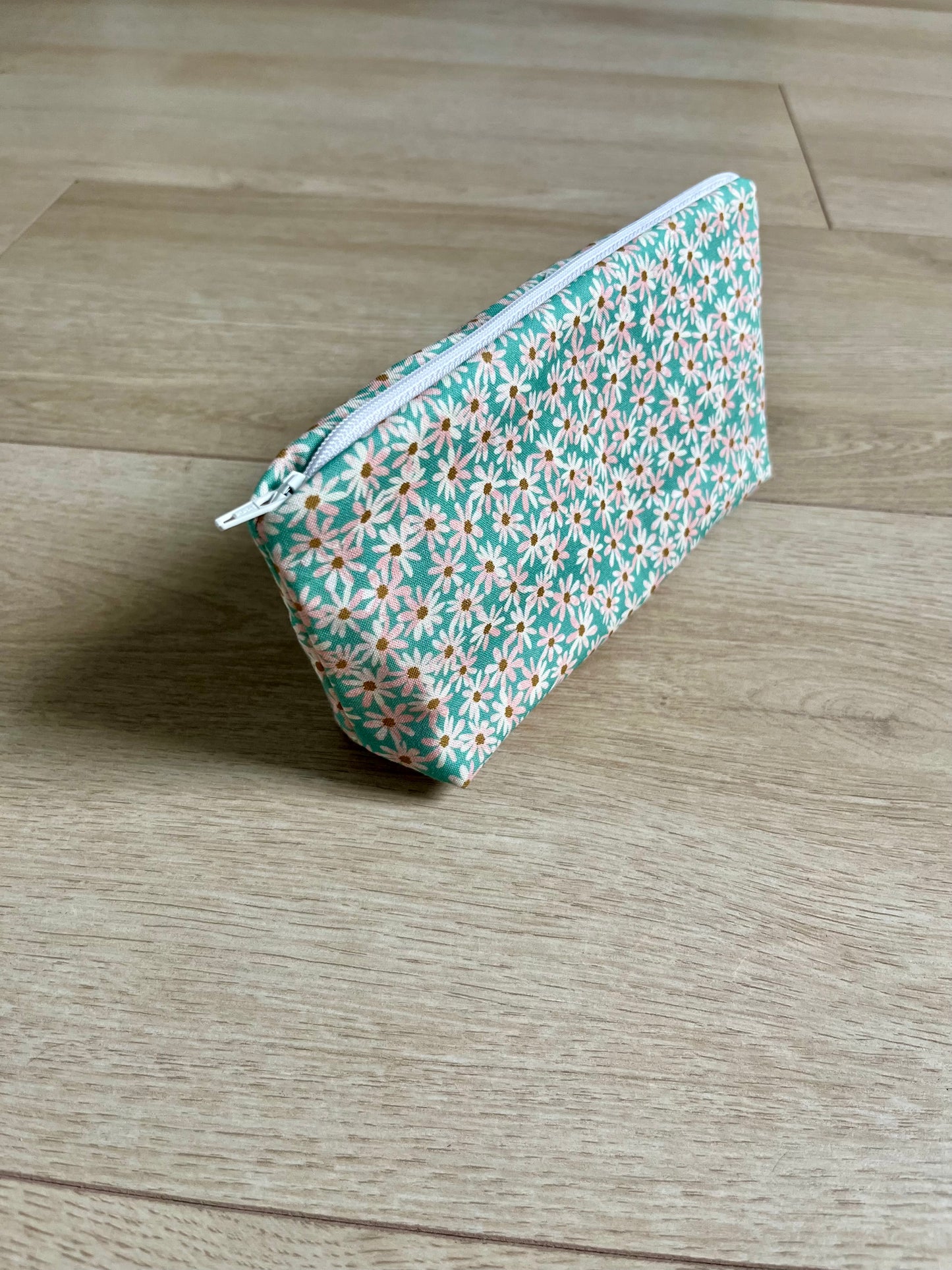 Mint Daisy - Pouch