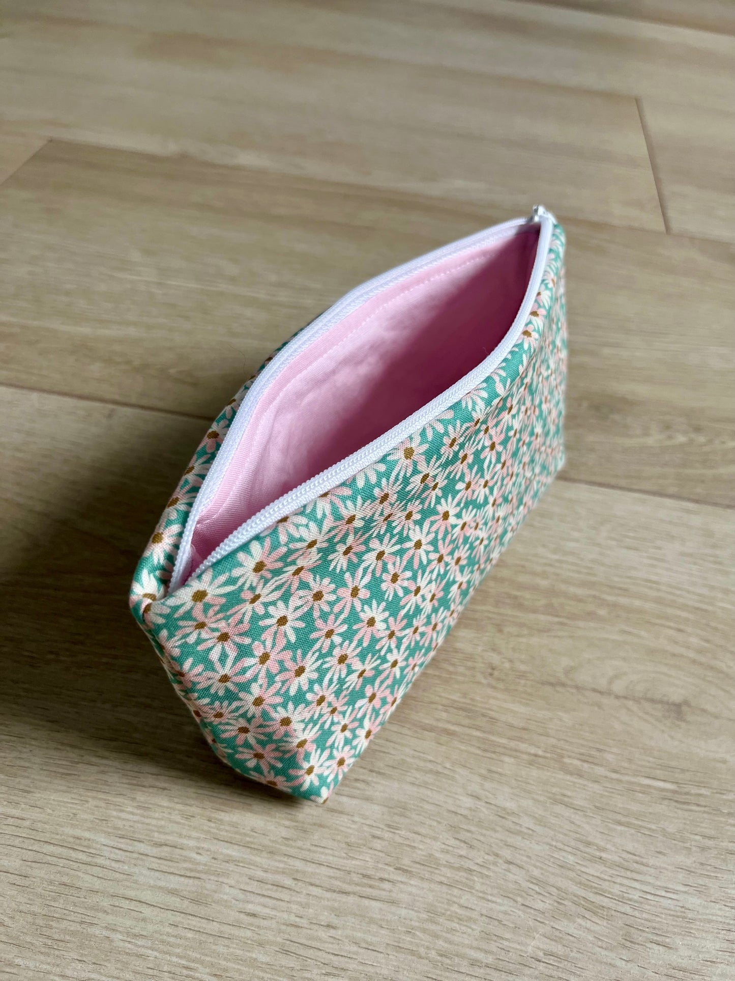 Mint Daisy - Pouch