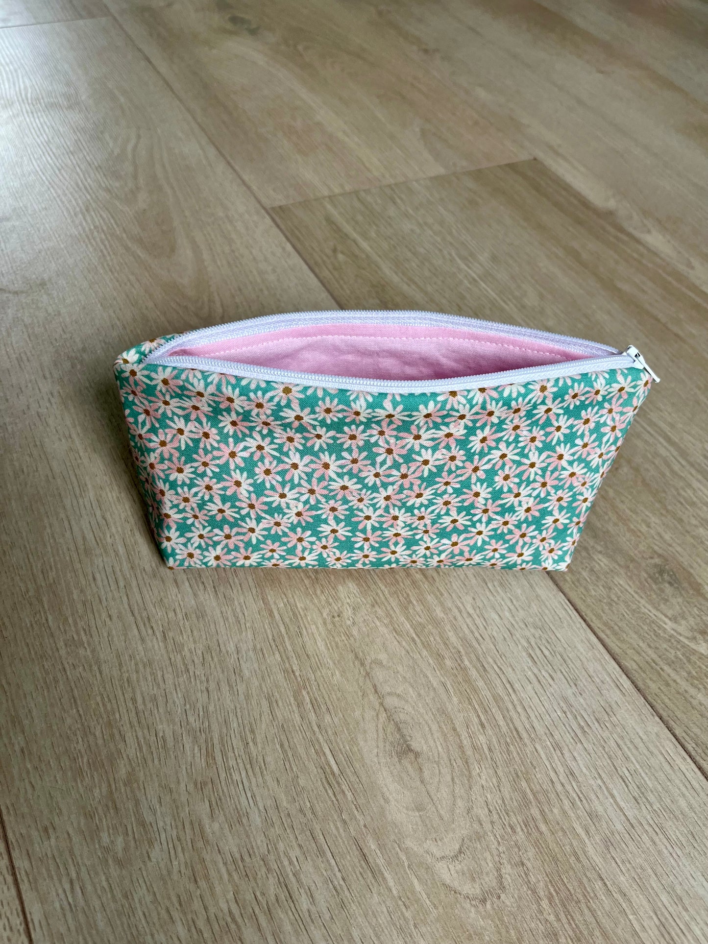 Mint Daisy - Pouch