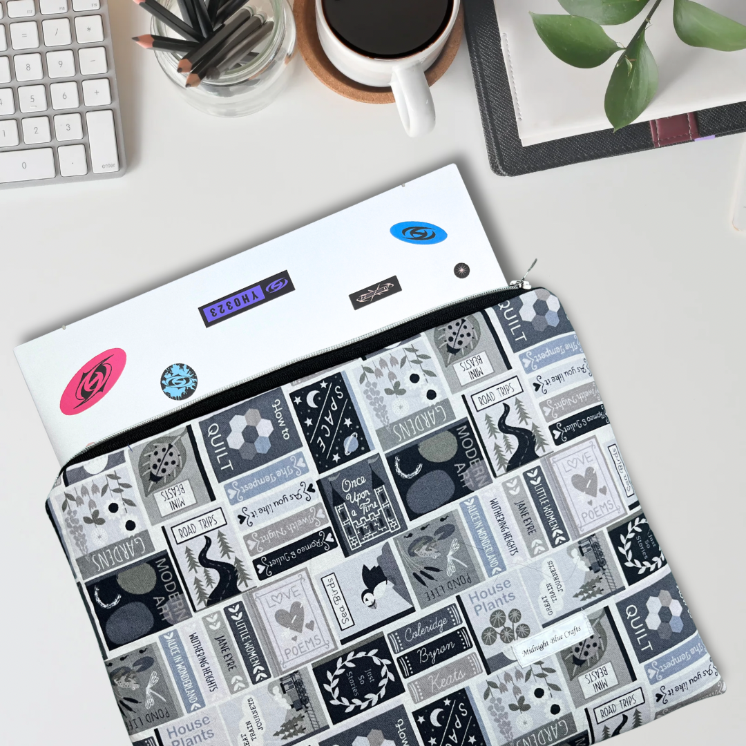 Books - Laptop Sleeve